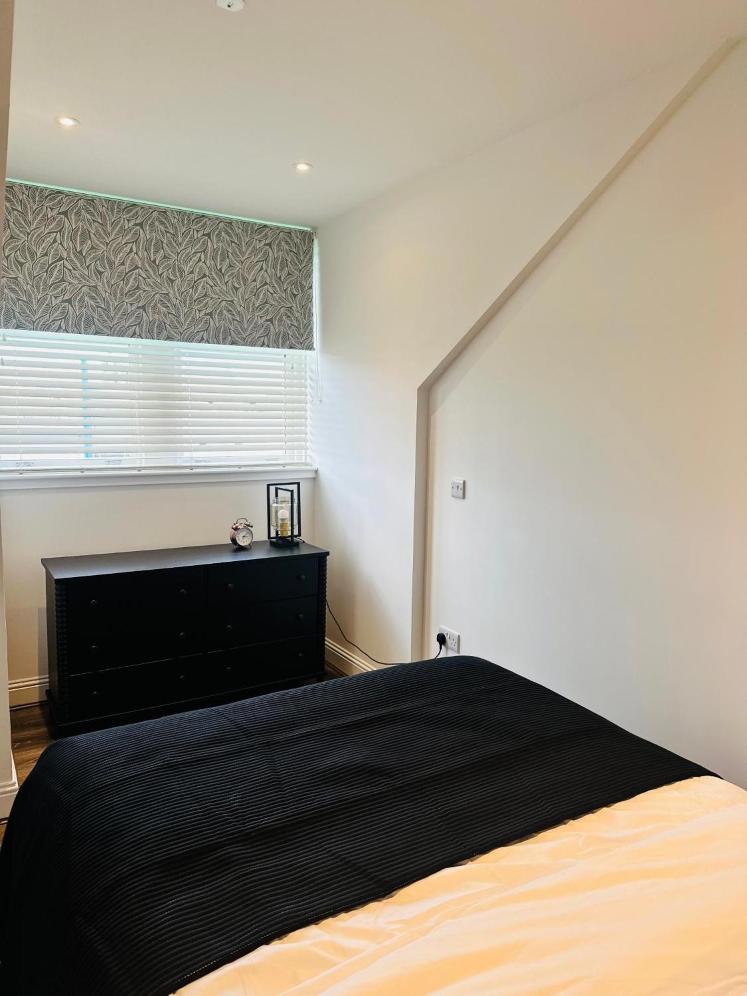 Barnet House Serviced Apartments 던펌린 외부 사진